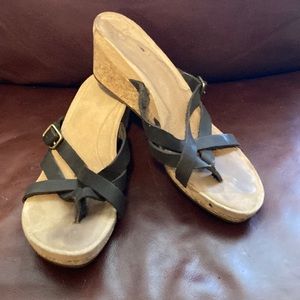 UGG Maddie brown 7 Leather Slip On Tan Flip Flop Wedge Sandals cork